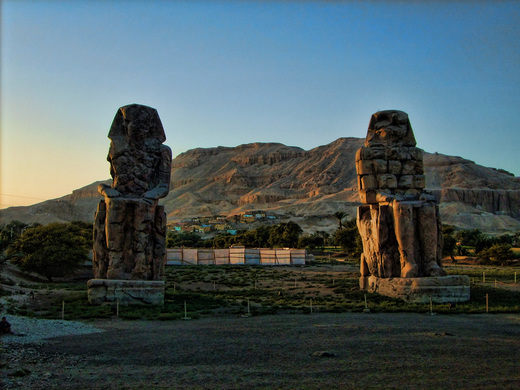 مجسمه های دو قلوی آمن هوتپ سوم